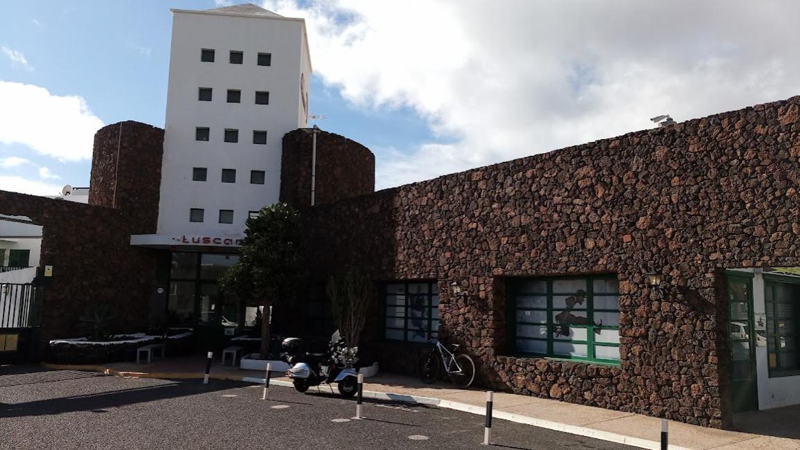 Tuscan Apartment Mit Meerblick Und Terrasse Costa Teguise Kültér fotó
